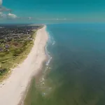 10 Person In * Blåvand