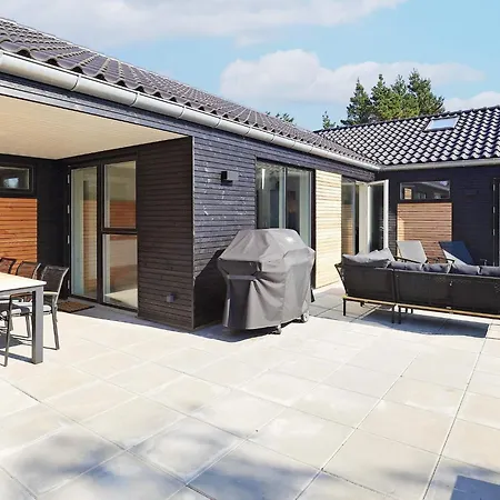 10 Person In Blavand